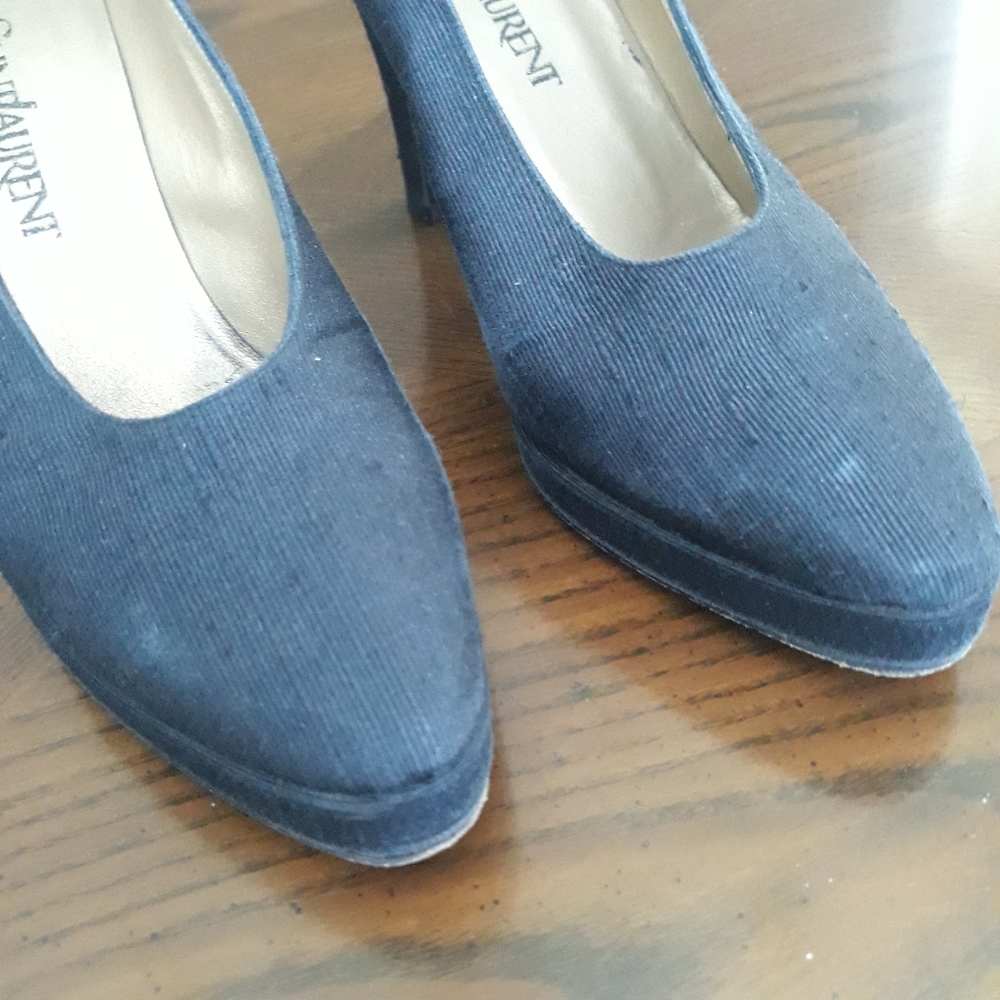 Yves Saint Lauren Size 6 black fabric